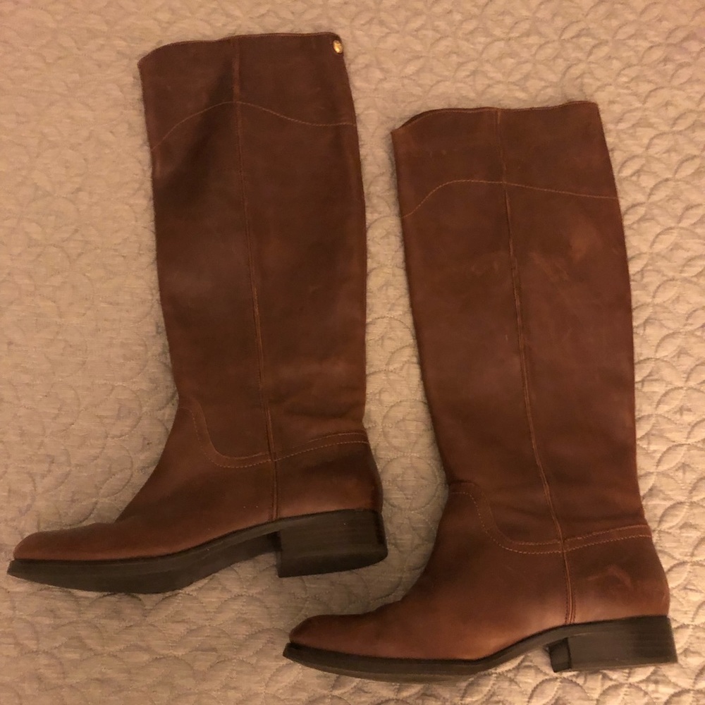 Ivanna trump’s boots or you are if you chose beautiful but not my color hmmm